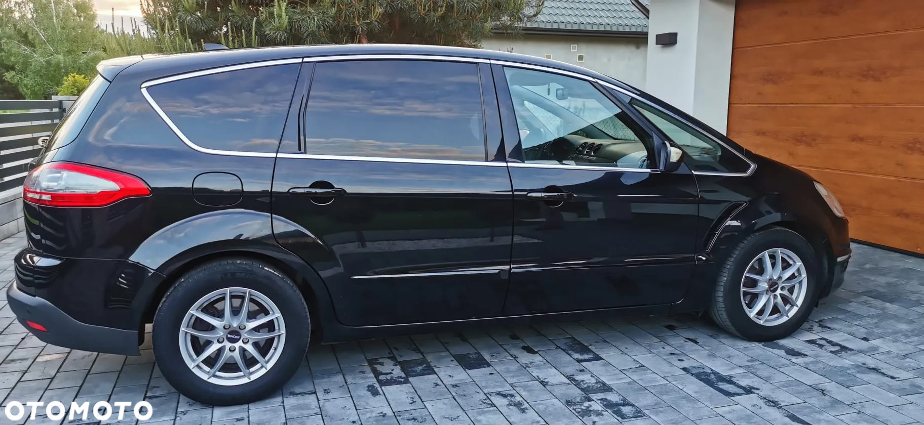 Ford S-Max - 11