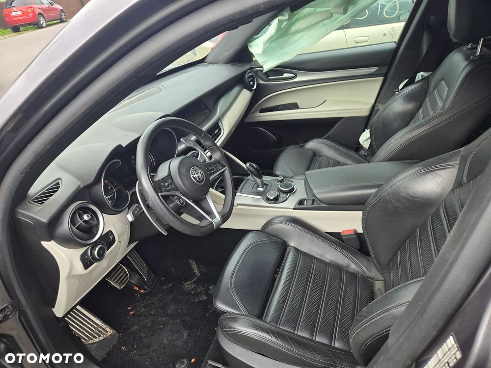 Alfa Romeo Stelvio 2.0 Turbo 16V AT8-Q4 Veloce Ti - 6
