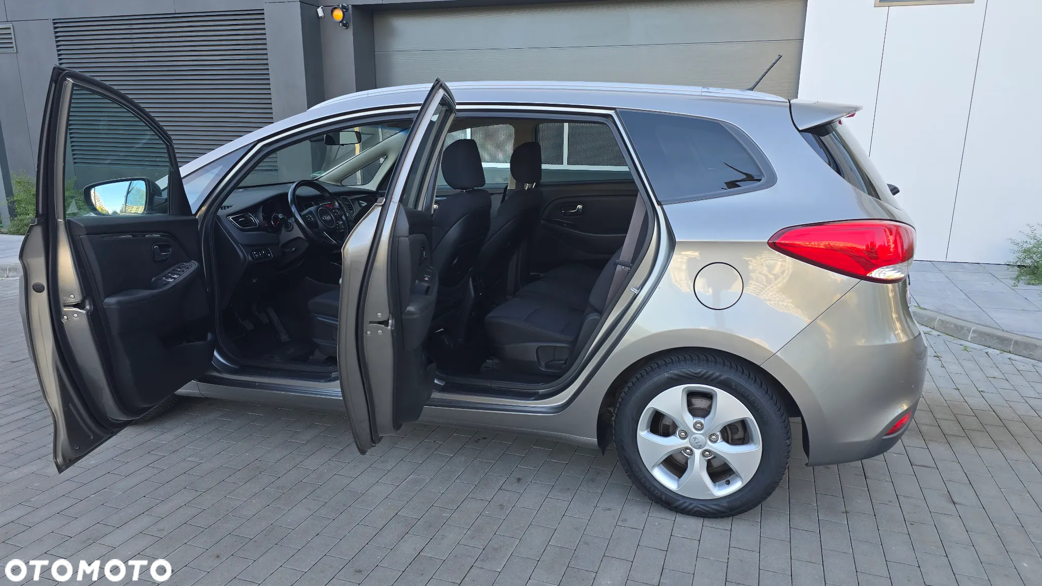 Kia Carens 1.6 GDI Edition 7 - 10