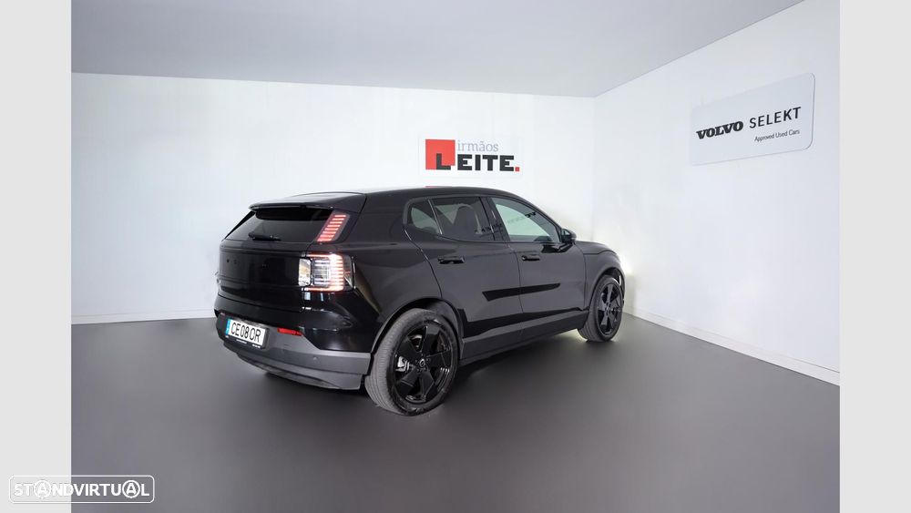 Volvo EX 30 69 kWh Single Motor Extended Range Black Edition — fotografia 6
