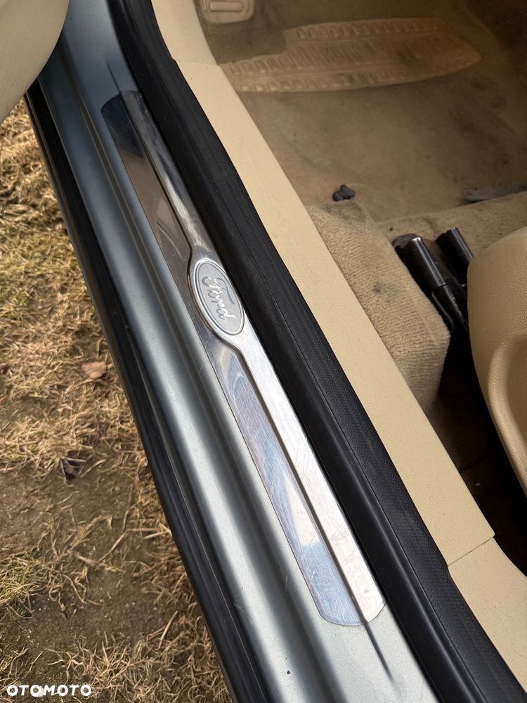 Ford Mondeo 2.0 TDCi Ghia - 9