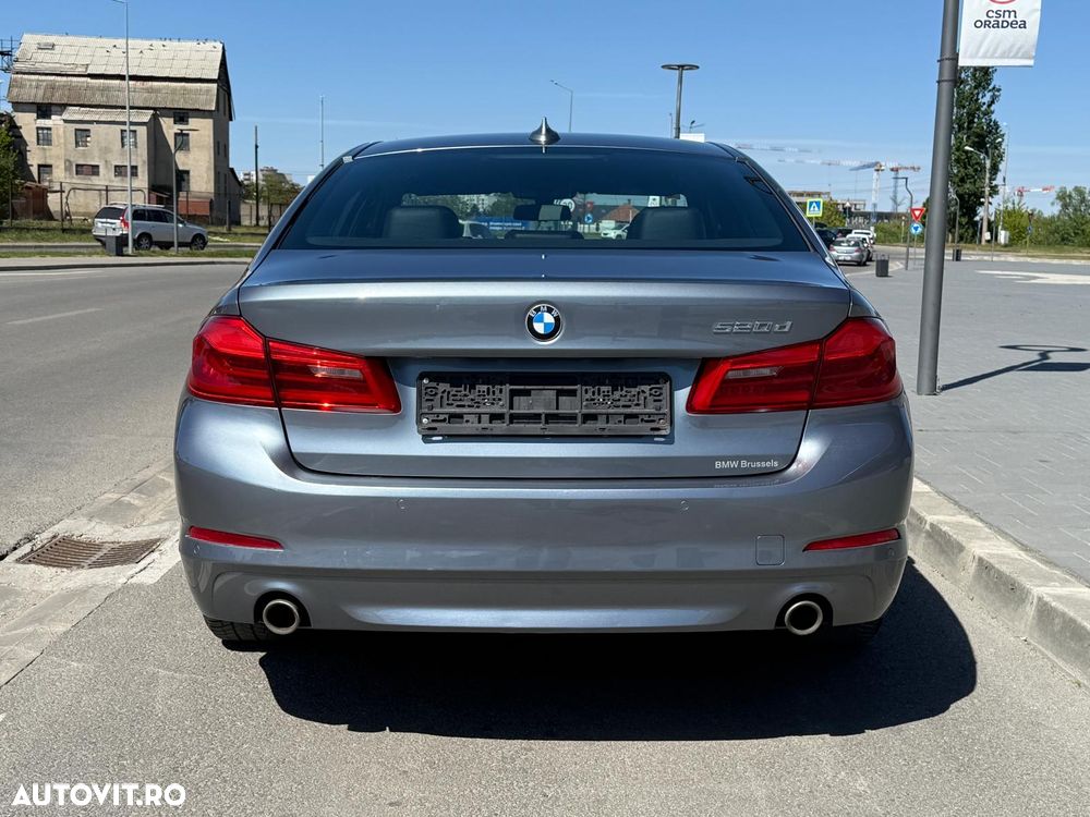 BMW Seria 5 520d Sport Line - 4