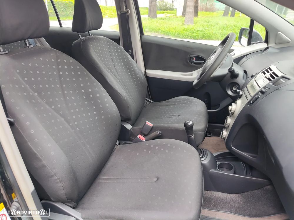 Toyota Yaris 1.0 VVT-i AC - 15