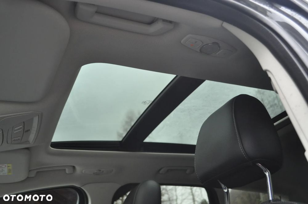 Ford Kuga 2.0 TDCi 2x4 Titanium - 30