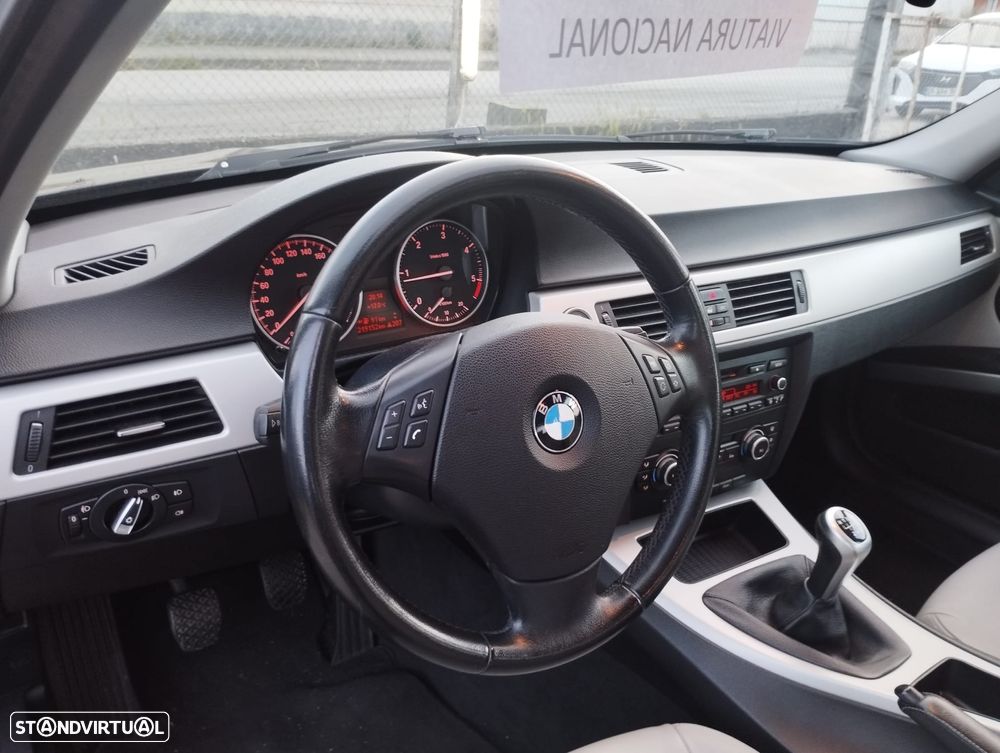 BMW 318 d LifeStyle - 21