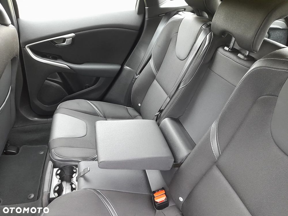 Volvo V40 D2 Geartronic Kinetic - 29