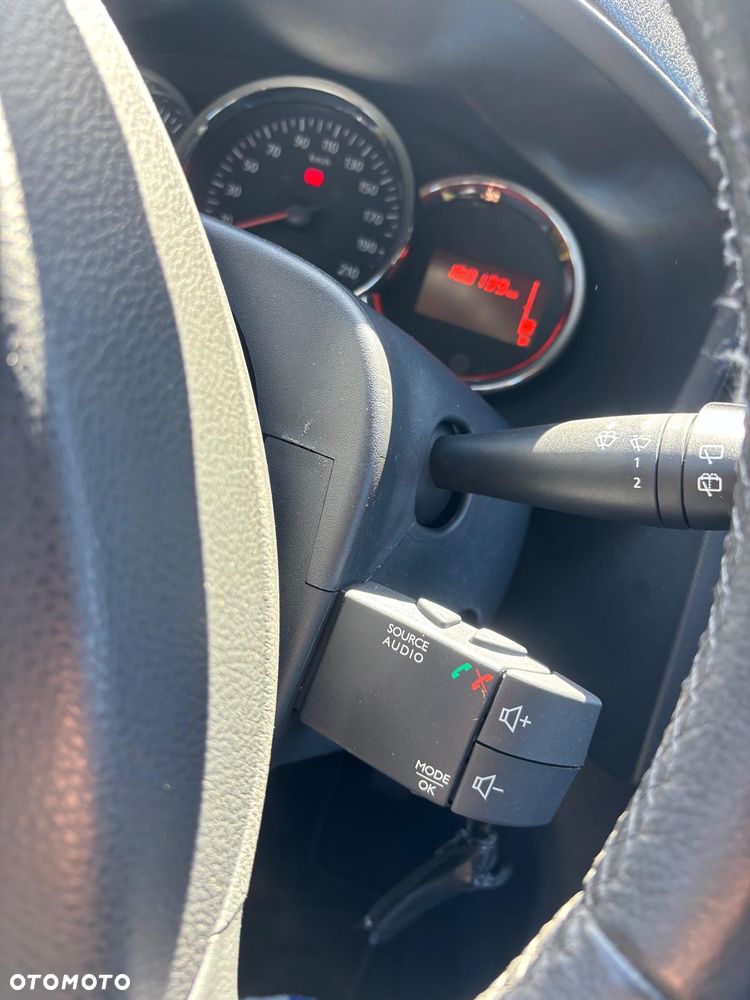 Dacia Sandero TCe 90 S&S Celebration - 11