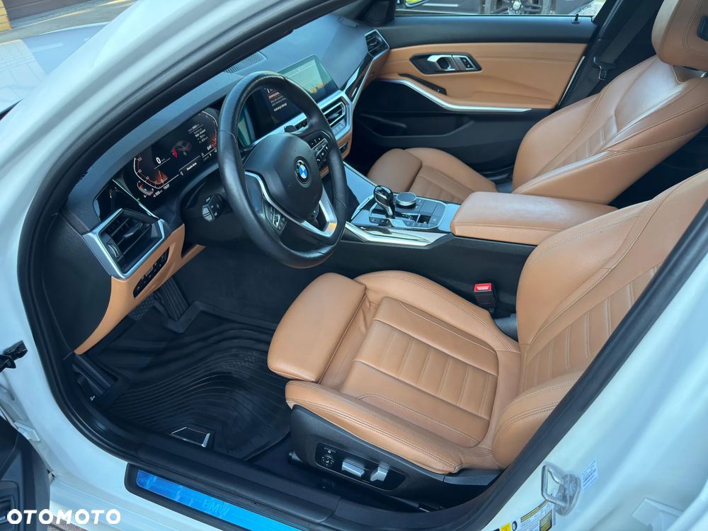 BMW Seria 3 330i xDrive Sport Line - 9