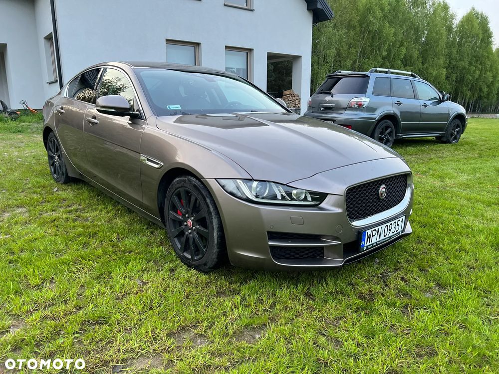 Jaguar XE 2.0 T Pure - 18
