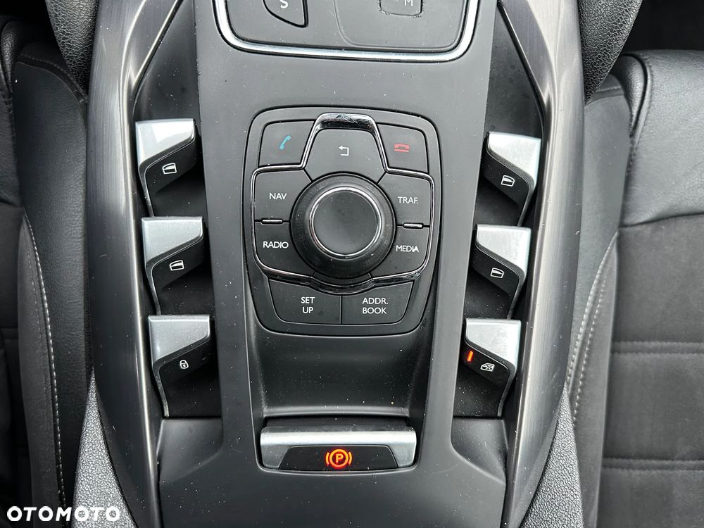 Citroën DS5 e-HDi 115 EGS6 SoChic - 24