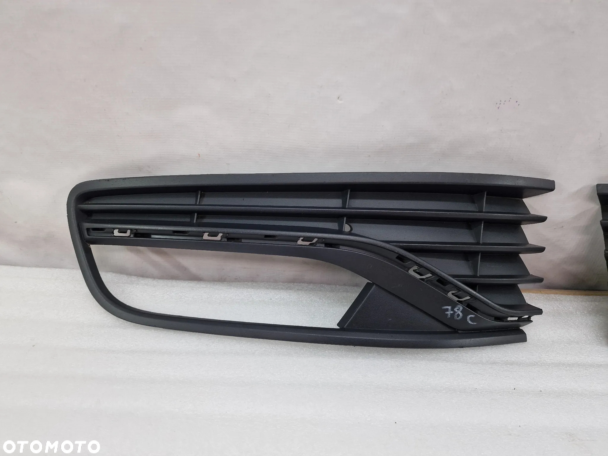 VW POLO 6C0 LIFT 13- LEWA KRATKA BOCZNA ZDERZAKA PRZEDNIEGO PRZÓD , 6C0853665K , NR AUKCJI E/78 - 22