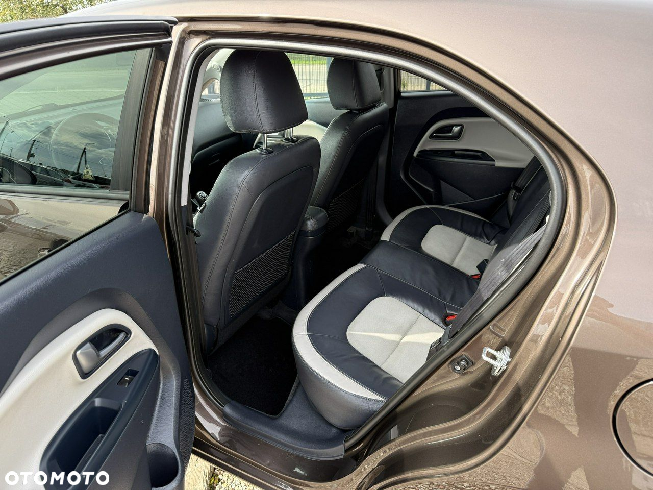 Kia Rio - 7