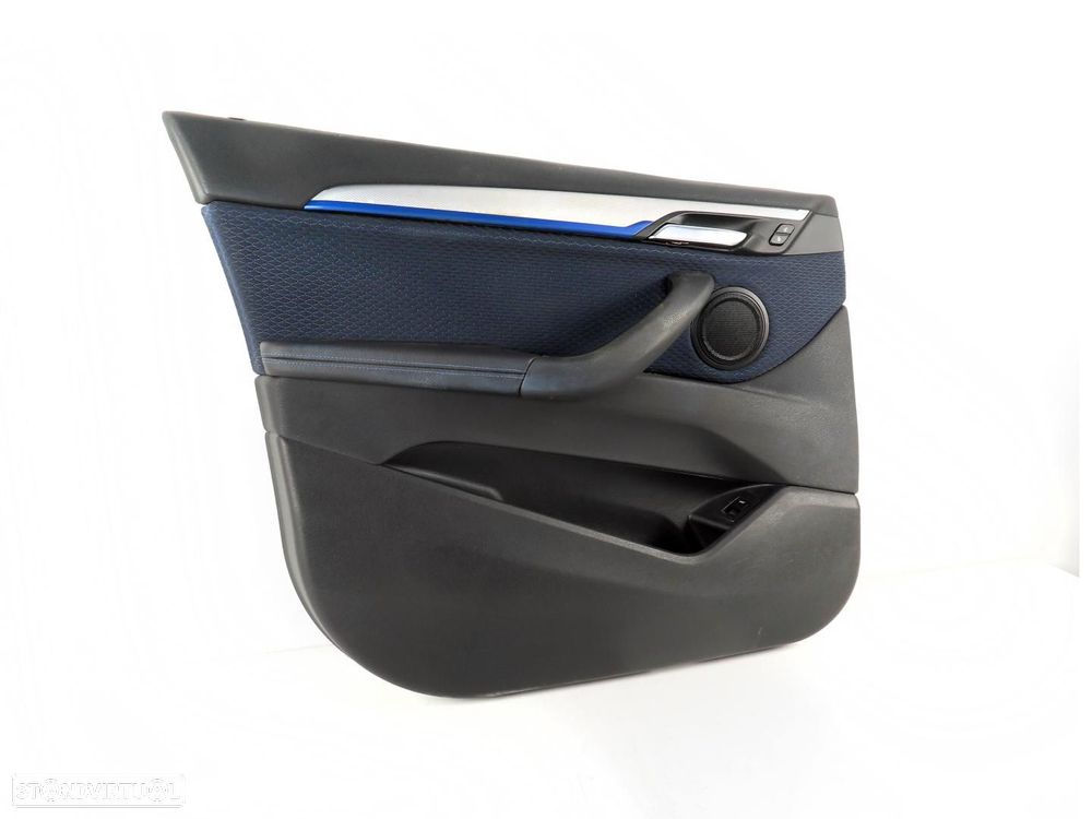 Forra da Porta Pack M Frente/Esquerda Usado / Original BMW X1 (F48) 51418069405 - 3