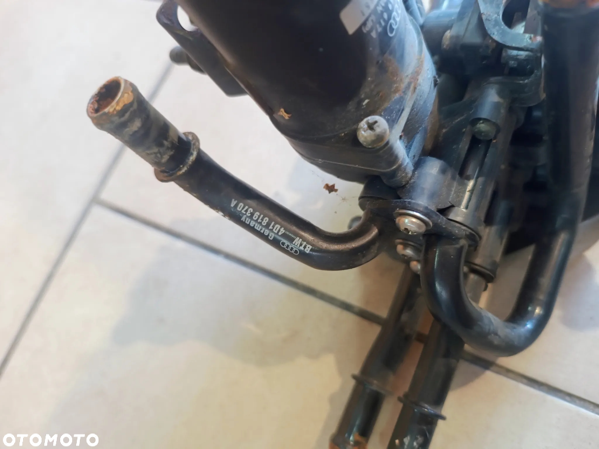 Audi A8 D2  pompa obiegu wody 4D0959617A 2.5 - 3