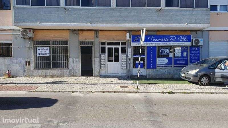 Loja de rua com 25 m², situada na zona central do Casal do Marco. - Grande imagem: 3/5