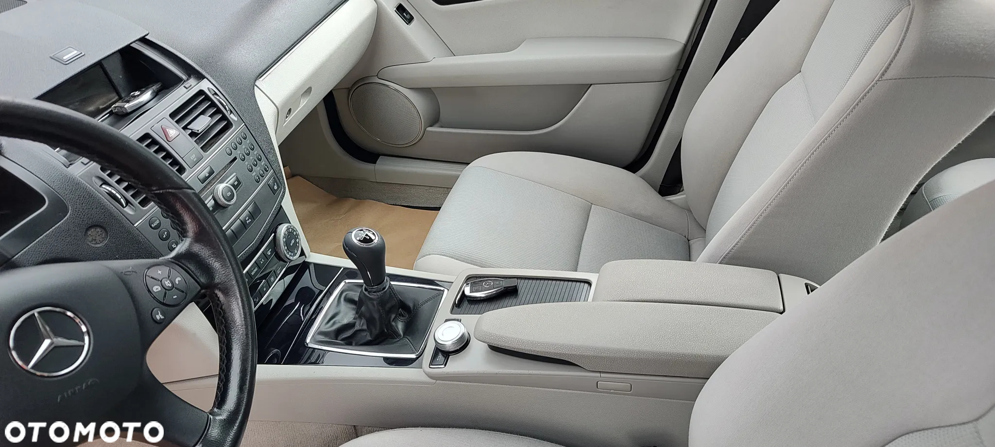 Mercedes-Benz Klasa C 180 T Kompressor BlueEFFICIENCY Elegance - 29