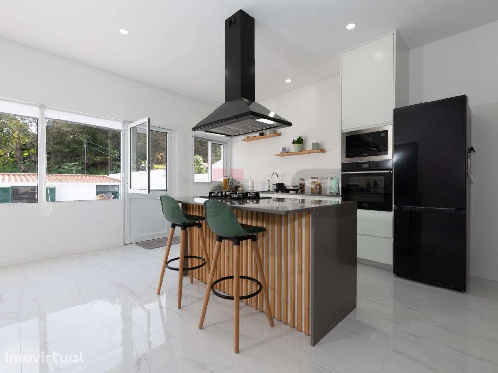 Moradia V2 Remodelada com Entrada Lateral - Fajã de Baixo, Ponta De... - Grande imagem: 3/30