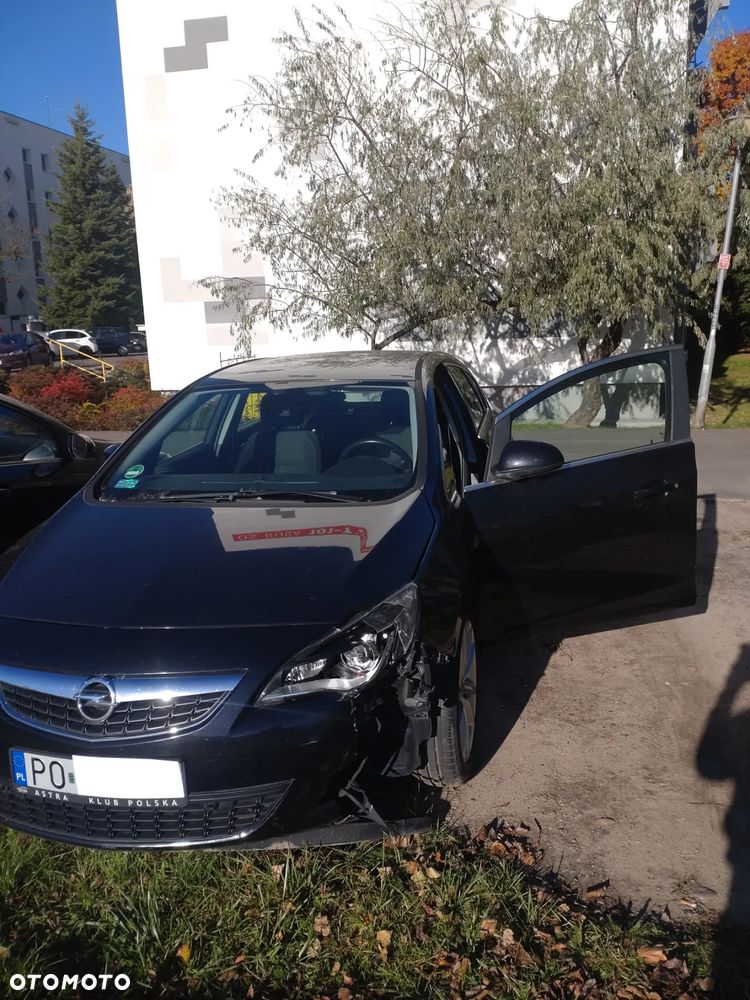 Opel Astra 1.6 Turbo Cosmo - 2