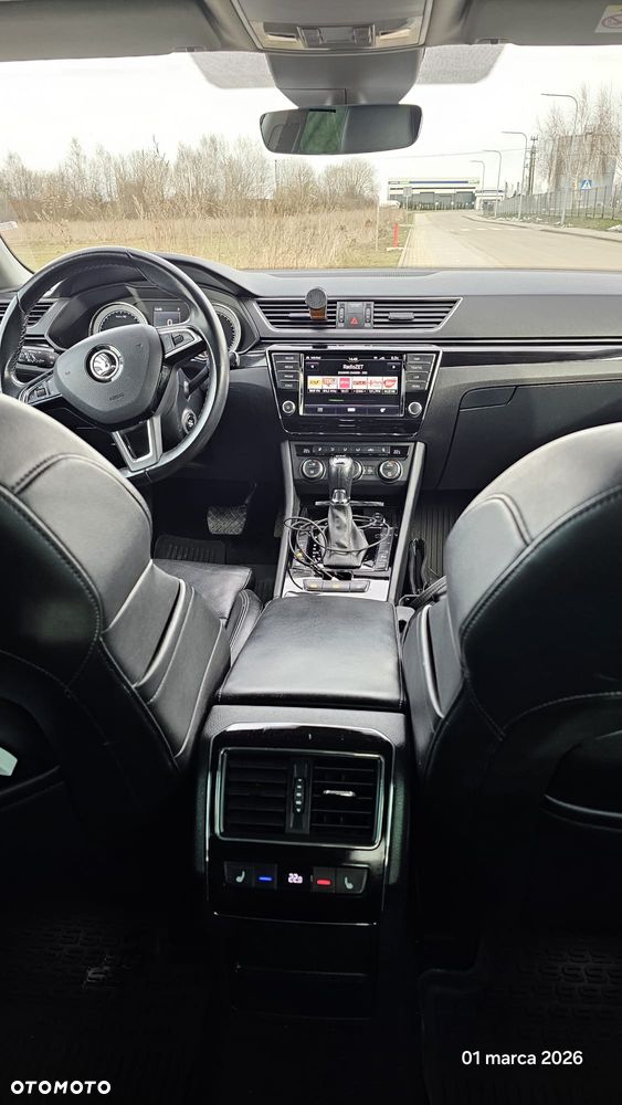 Skoda Superb 2.0 TDI 4x4 L&K DSG - 9