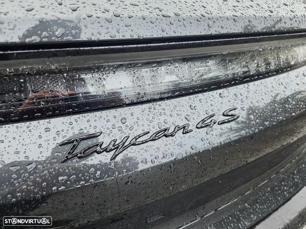 Porsche Taycan Cross Turismo 4S - 12