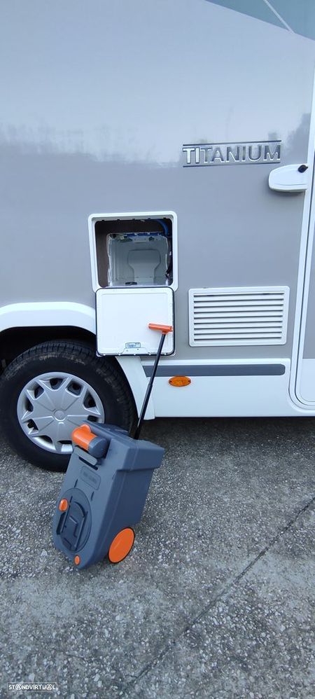 Chausson Titanium 708 (Cama central 7.10mt e sala face a face) - 18