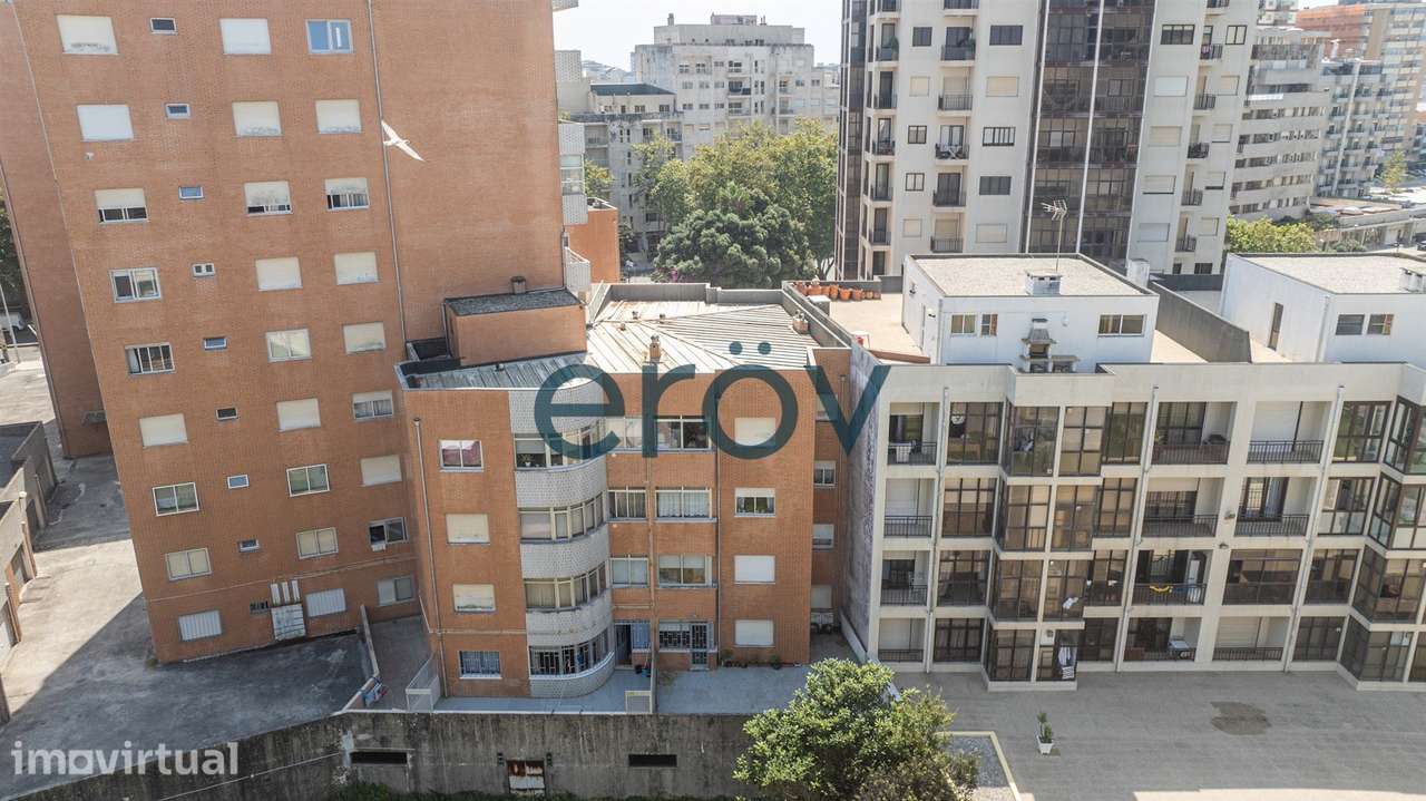 Apartamento T1 com Lugar de Garagem a 500 Metros da Praia – Póvoa de V - Grande imagem: 4/23