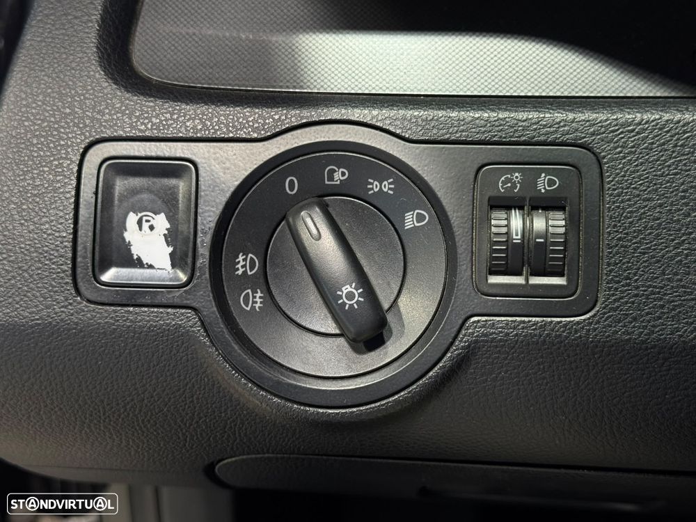 VW Passat 2.0 TDI 4M Confortline - 18