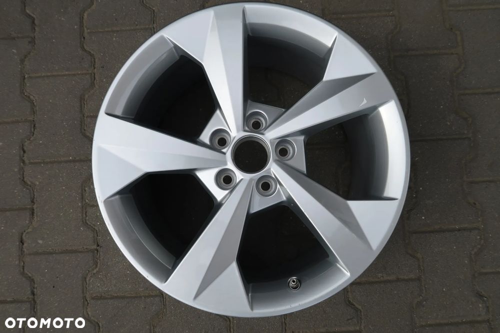 AD12 Felga Audi A3 8y0601025CP - 1