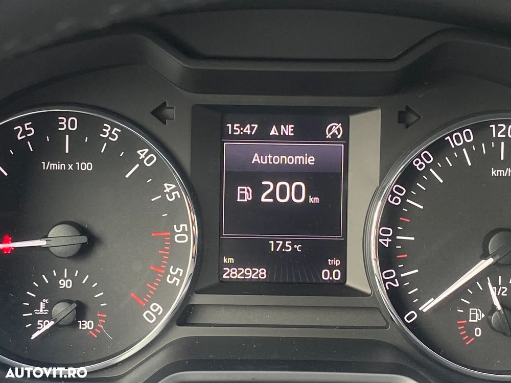 Skoda Octavia 2.0 TDI STYLE DSG - 11