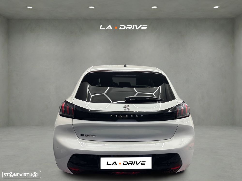 Peugeot e-208 - 4