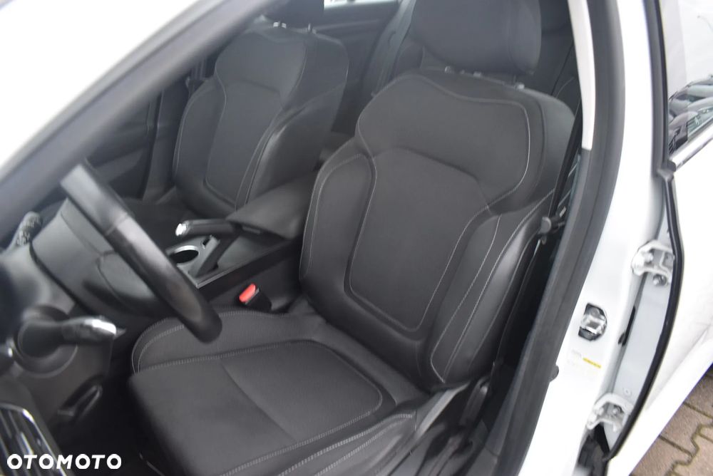 Renault Megane ver-1-5-blue-dci-zen - 11