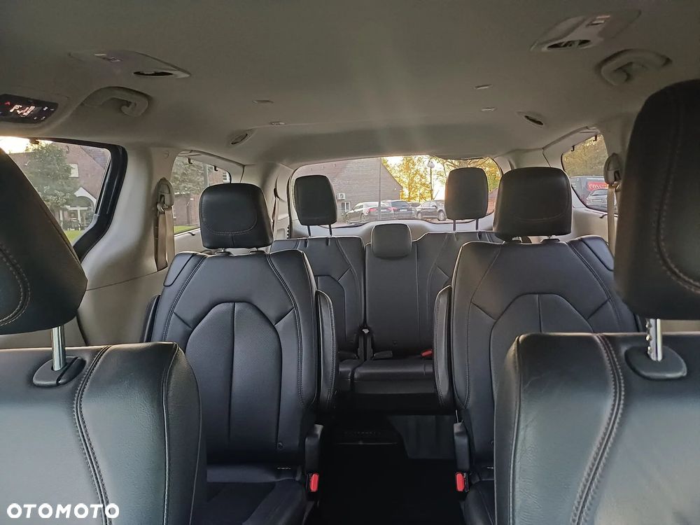 Chrysler Pacifica - 25
