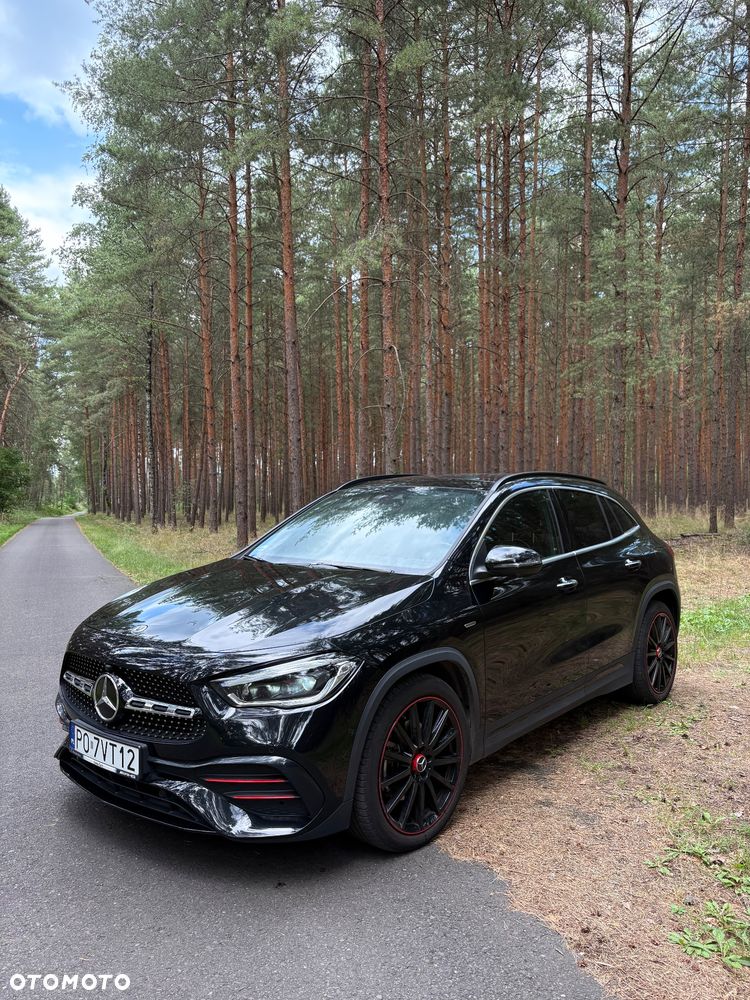 Mercedes-Benz GLA 200 4-Matic Edition 1 - 4