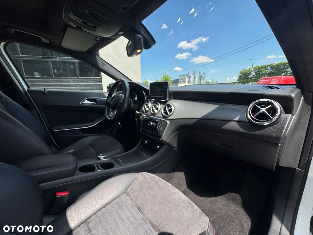 Mercedes-Benz GLA 250 4-Matic - 30