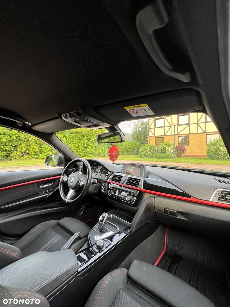 BMW Seria 3 330i Sport - 14