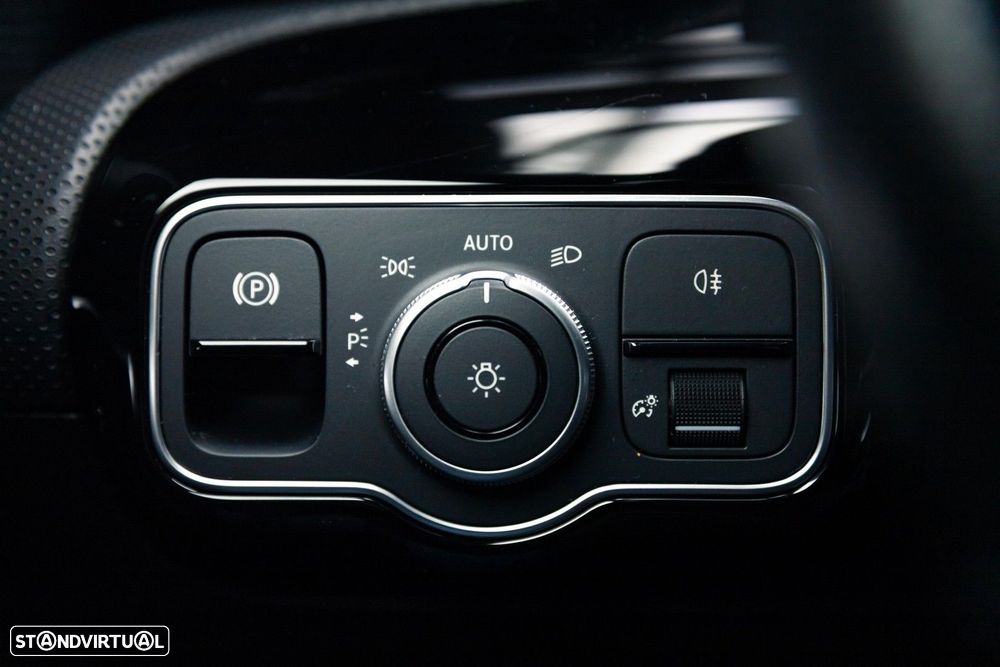 Mercedes-Benz CLA 250 e 8G-DCT AMG Line - 25