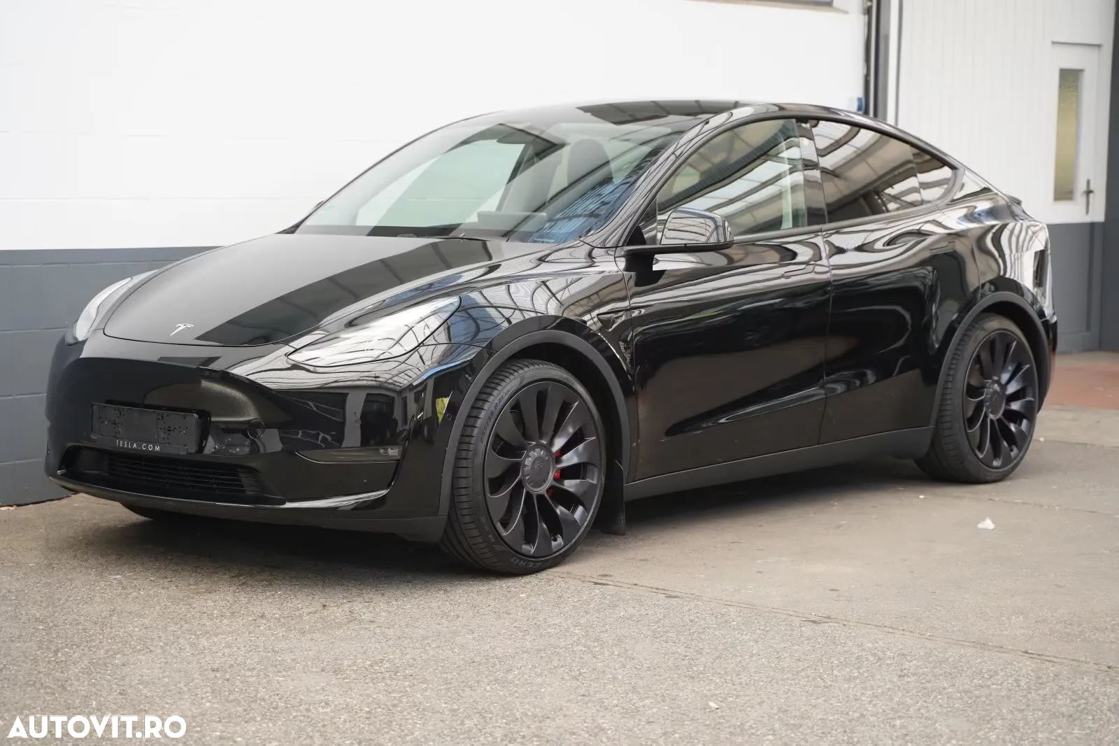 Tesla Model Y Performance Dual Motor AWD - 1