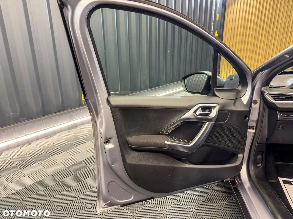 Peugeot 2008 BlueHDi FAP 120 STOP & START EAT6 Allure - 29