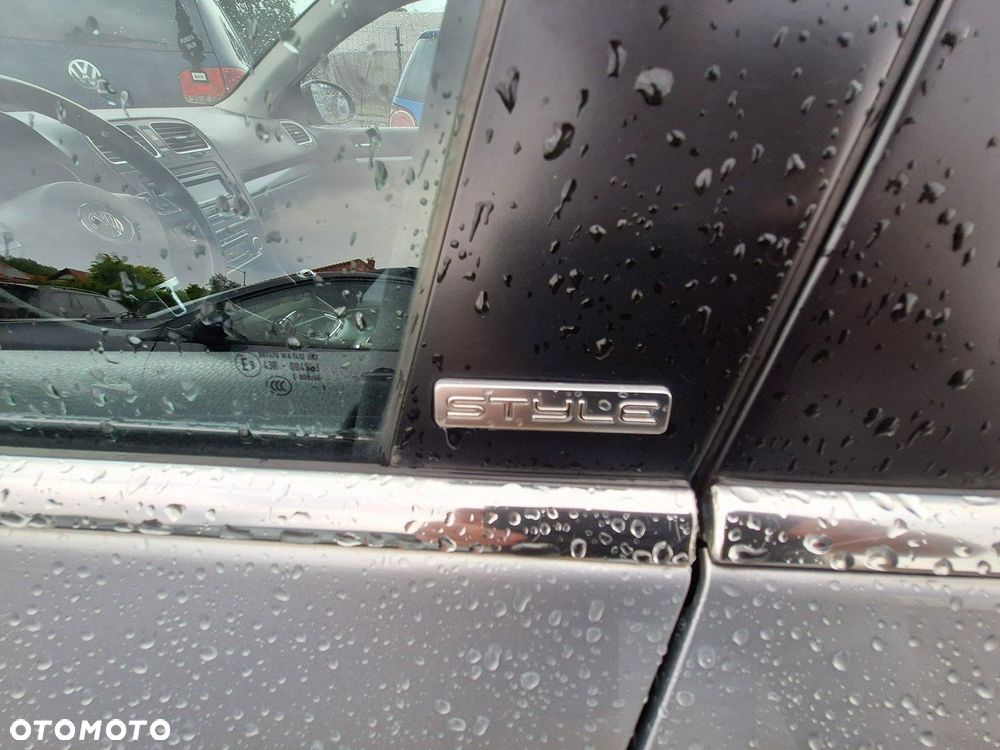 Volkswagen Golf 1.6 TDI DPF Style - 20