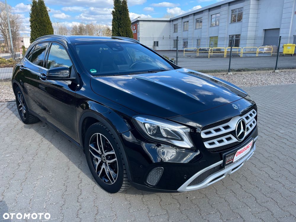 Mercedes-Benz GLA 180 UrbanStyle Edition - 4