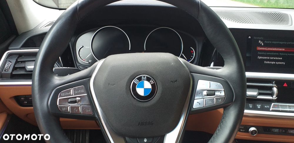 BMW Seria 3 318d Luxury Line - 13