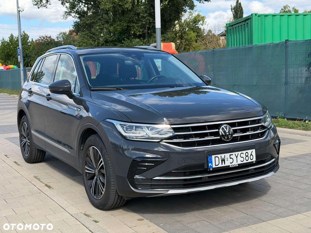 Volkswagen Tiguan - 1