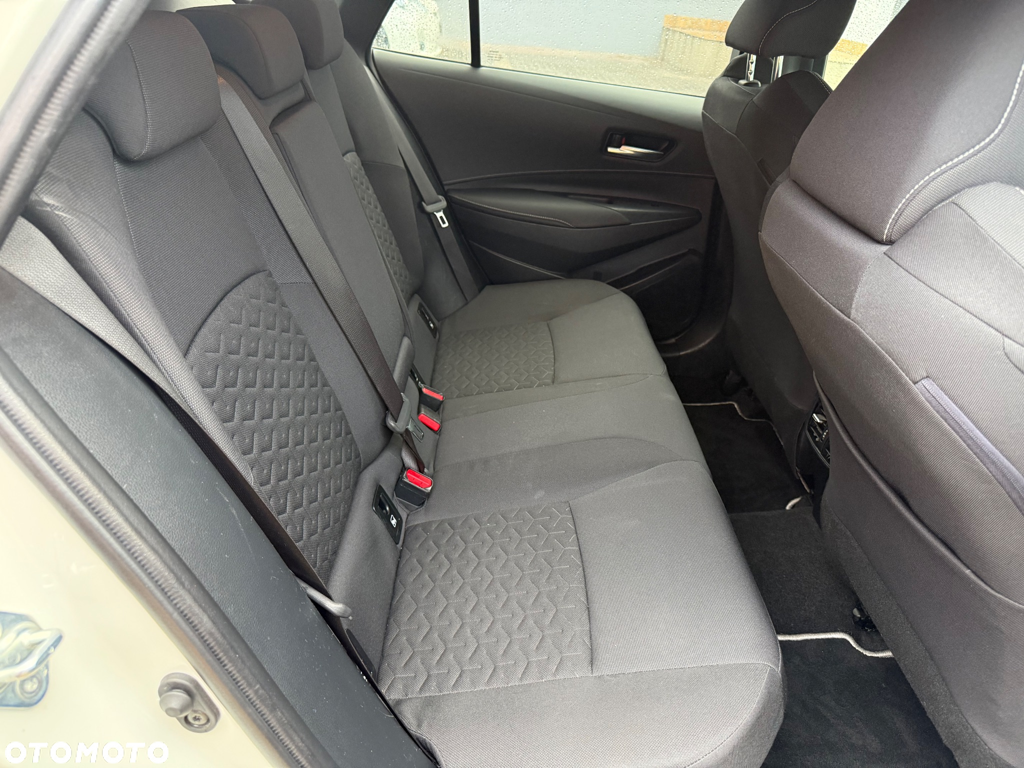 Toyota Corolla 1.8 Hybrid Active - 12