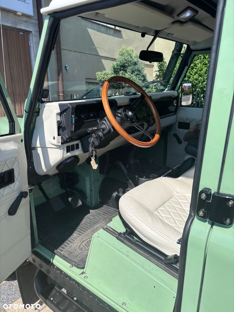 Land Rover Defender - 5