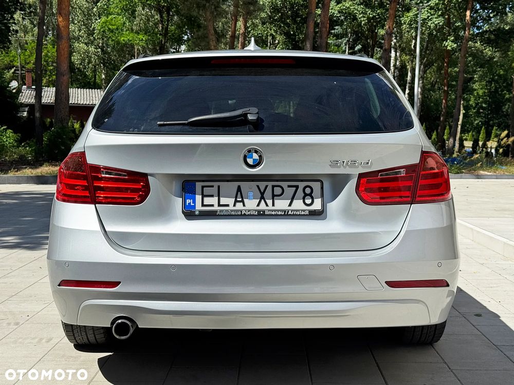 BMW Seria 3 318d DPF Edition Sport - 14