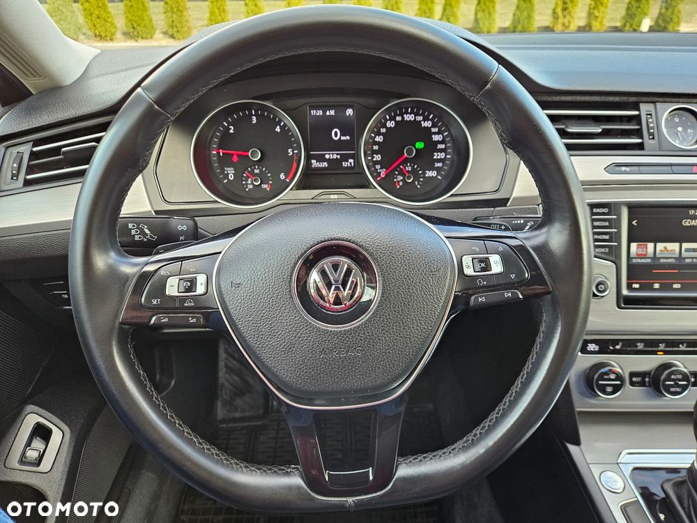 Volkswagen Passat - 13
