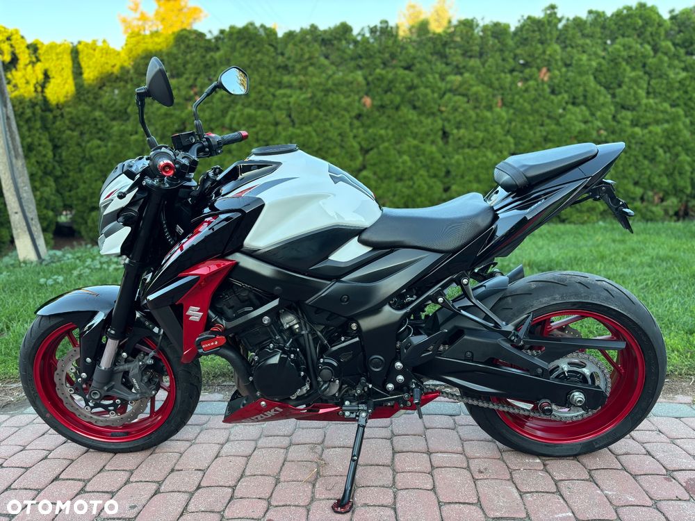 Suzuki GSX - 9