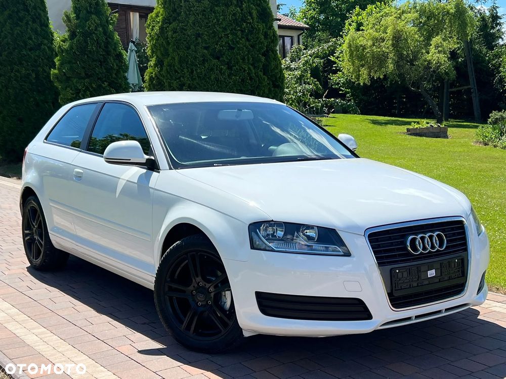 Audi A3 3-drzwiowe 1.6 Attraction - 2