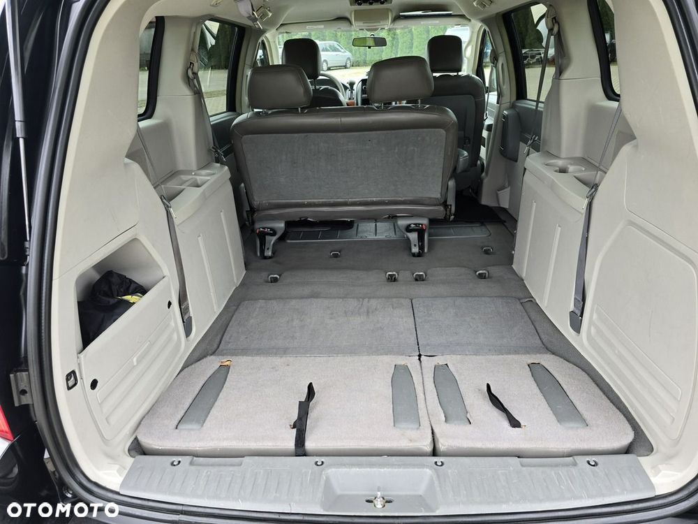 Chrysler Town & Country - 19
