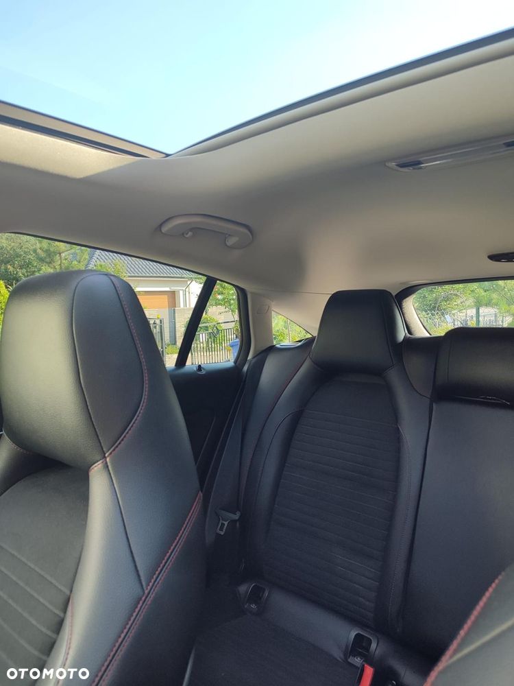 Mercedes-Benz CLA ver-220-4--matic-amg-line - 12